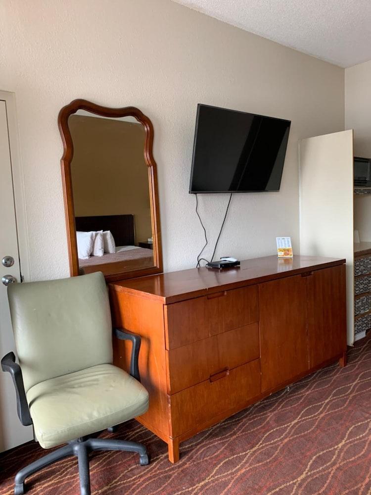 Zainee Inc Budgetel And 2* Augusta