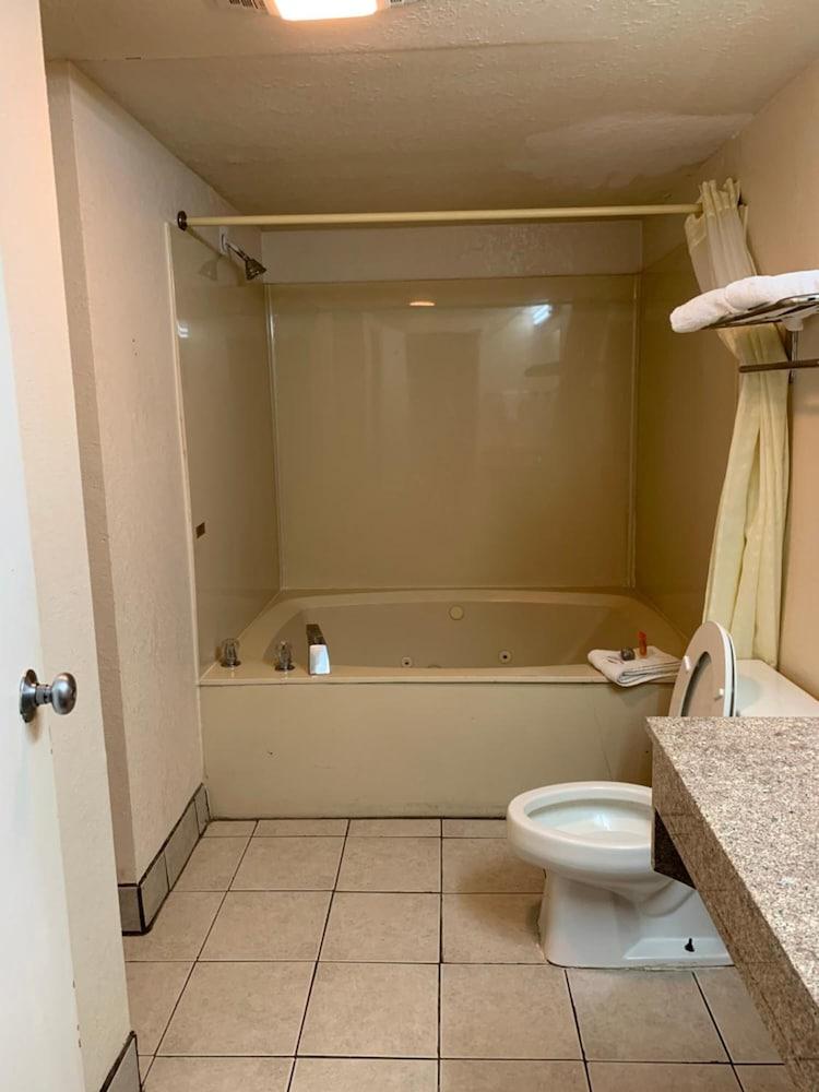 Zainee Inc Budgetel And Hotel
